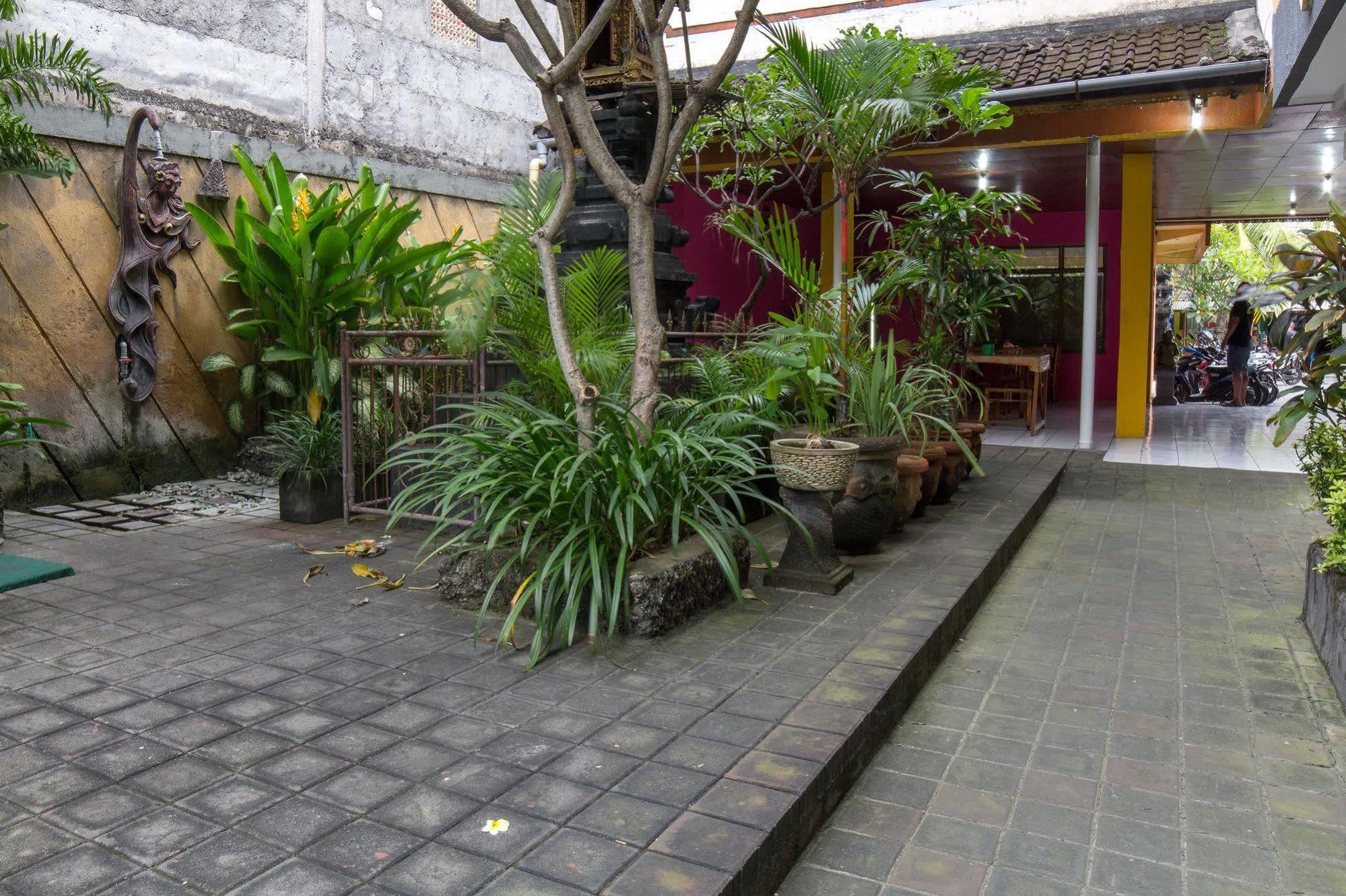 Beneyasa Beach Inn 2 Kuta Lombok Exterior foto